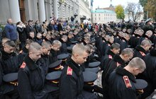 Фото 6: «Вам треба дуже добре вчитись, здобувати свій фах, жити за тою присягою, яку ви приймали», - А. Садовий ліцеїстам ім. Героїв Крут