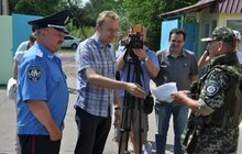 Фото 3: Місто передало батальйону «Львів» 60 бронежилетів та машину 