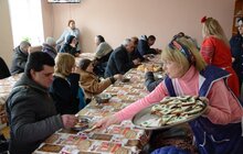 Фото 27: Помилися, поїли, отримали одяг і допомогу: місто знову організувало масштабний захід для безхатьків