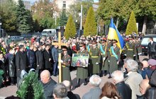 Фото 1: «Сьогодні ми прощаємося з великим українцем, великим львів’янином. Його слово завжди потрапляло у ціль», - А. Садовий