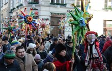 Фото 32: Звізду Миру та десятки інших різдвяних зірок пронесли Львовом учасники Ходи звіздарів