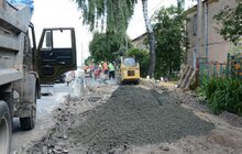 Фото 10: На вул. Княгині Ольги тривають роботи з будівництва велодоріжки
