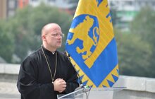 Фото 10: На Личаківському кладовищі замайорів синьо-жовтий прапор 