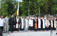 Фото 17: На Личаківському кладовищі замайорів синьо-жовтий прапор 