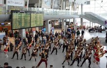 Фото 5: У Міжнародному аеропорту «Львів» ім. Данила Галицького відбувся музичний флешмоб