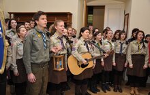 Фото 2: Львову урочисто передали Вифлеємський Вогонь Миру