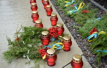 Фото 7: Родини Героїв Небесної Сотні прикрасили Меморіал пам’яті Героїв Небесної Сотні до новорічних та різдвяних свят