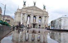 Фото 18: На площі перед Оперою облаштують «сухий» світломузичний фонтан