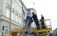 Фото 2: У Львові скульптури левів та античні статуї одягнули у вишиванки