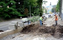 Фото 7: На верхній алеї вулиці Коперника облаштовують нову пішохідно-велосипедну доріжку