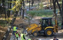 Фото 7: У Личаківському парку тривають ремонтні роботи: облаштовують центральну алею та велодоріжку