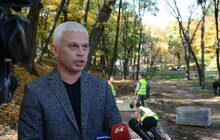 Фото 14: У Личаківському парку тривають ремонтні роботи: облаштовують центральну алею та велодоріжку