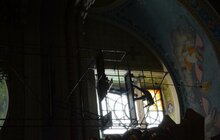 Фото 3: Над центральним входом у храм Преображення Господнього встановили відреставрований вітраж