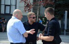 Фото 26: Мерія закликає водіїв приватних авто не паркуватися у частині пл. Двірцевої, де знаходяться зупинки громадського транспорту і пішохідна зона