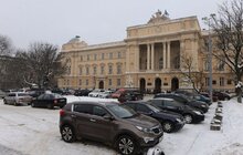 Фото 3: Площа біля пам’ятника Івану Франку перетворюється на парковку
