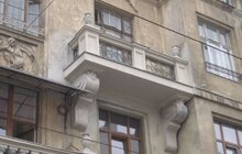 Фото 4: На вул. Курбаса, 8 розпочали реставрувати балкон