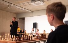 Фото 4: Юні шахісти проти чемпіонів: у Львові відбувся сеанс одночасної гри з шахів