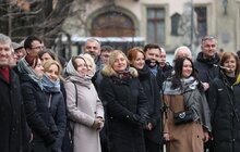 Фото 4: У центрі Львова урочисто заспівали Державний Гімн України та розгорнули синьо-жовтий стяг