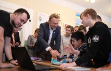 Фото 12: Мер Львова взяв участь у Годині коду — разом з учнями кодив гру