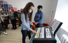 Фото 7: Школи Львова отримали третю наукову мобільну лабораторію