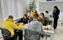 Фото 4: Хлопці вчаться робити манікюр, а дівчата – ремонтувати авто: як у львівських закладах профтехосвіти проводять уроки для школярів (відео)