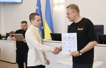 Фото 3: Переможці всеукраїнських етапів олімпіад та конкурсів отримали від міськради по 10 000 грн