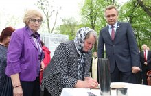 Фото 12: На «Губернаторських валах» заклали пам’ятну капсулу з нагоди початку спорудження пам’ятника-меморіалу Героям Небесної Сотні