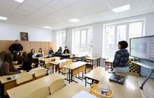 Фото 17: Чотири місяці після ракетного обстрілу на вул. Коновальця: учні вчаться у своїх класах, домівки мешканців відновлюють (відео)