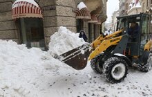 Фото 3: Мерія закликає мешканців бути особливо обережними через нависання буруль та снігу