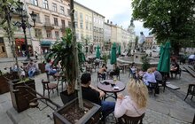 Фото 1: Сьогодні з обіду спеціальні моніторингові групи будуть перевіряти роботу літніх майданчиків та терас