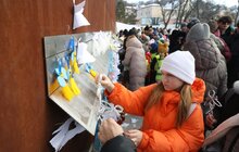 Фото 23: У Львові сотнями паперових ангелів вшанували пам’ять Героїв Небесної Сотні (фото/відео)