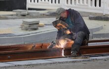 Фото 10: ІІ етап реконструкції вул. Шевченка: підрядник вже розпочав монтувати трамвайні плити і колію
