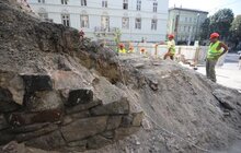 Фото 1: Роботи з капітального ремонту сходів на пл. Князя Ярослава Осмомисла, які ведуть до церкви Матері Божої Неустанної Помочі (Марії Сніжної)
