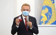 Фото 3: З нагоди Дня Державного Прапора депутати 1-го демократичного скликання отримали відзнаки від громади міста