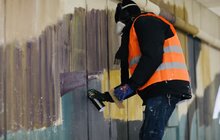 Фото 4: Українські художники розмальовують один із підземних переходів Львова у стилі твору Станіслава Лема