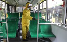 Фото 2: Усі тролейбуси, які виїжджають на рейси, миють і дезінфікують двічі на день — зранку і ввечері