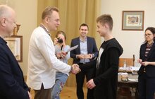Фото 2: Двоє дітей-сиріт та дитина, позбавлена батьківського піклування, отримали ордери на однокімнатні квартири