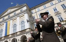 Фото 11: На День міста у центрі Львова замайоріли прапори військових та оборонних сил України