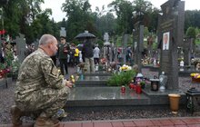 Фото 15: На Личаківському цвинтарі вшанували пам’ять новітніх Героїв з нагоди Дня Незалежності 