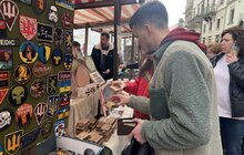Фото 8: Шеврони, прикраси, делікатеси з м'яса та смажене морозиво: сьогодні у Львові стартував ветеранський ярмарок (відео)
