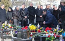 Фото 9: На Личаківському кладовищі вшанували Героїв Небесної Сотні