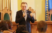 Фото 1: Міський голова вручив сертифікати переможцям Громадського бюджету
