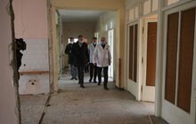 Фото 13: У 8-й міській лікарні облаштовують додаткове відділення для хворих на Covid-19 і додаткове реанімаційне відділення
