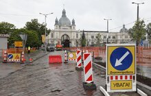 Фото 1: Триває завершальний етап реконструкції пл. Двірцевої: облаштовують сквер та фонтан
