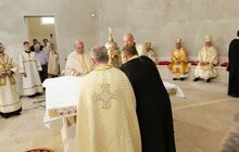 Фото 31: Глава УГКЦ Блаженніший Святослав у співслужінні з єпископами Синоду УГКЦ освятив унікальний храм Софії-Премудрості Божої