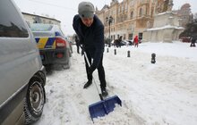 Фото 14: Працівники Львівської мерії долучились до прибирання міста від снігу
