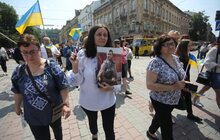 Фото 16: На пр. Свободи відбулося урочисте проходження з нагоди Дня Героїв