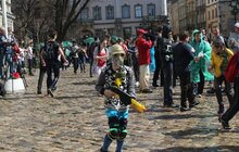 Фото 27: Сьогодні на площі Ринок у Львові влаштували «Поливаний понеділок»