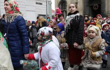 Фото 9: В переддень Різдва у Львові встановили Різдвяного Дідуха