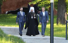 Фото 1: Блаженніший Епіфаній вшанував захисників України на Меморіалі Героїв Небесної Сотні у Львові